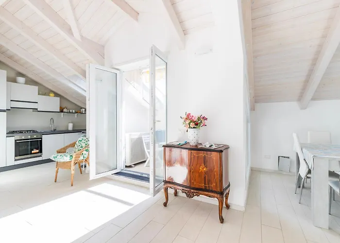 La Mia Mansarda Sul Mare, شقة ليفانتو